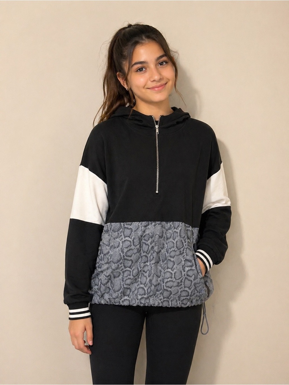 AVIA Black White Snake Print Hoodie Youth M (8-10) Sporty Athleisure Pullover